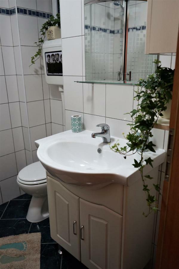 Momo'S Studio Apartment ซาเกร็บ ภายนอก รูปภาพ
